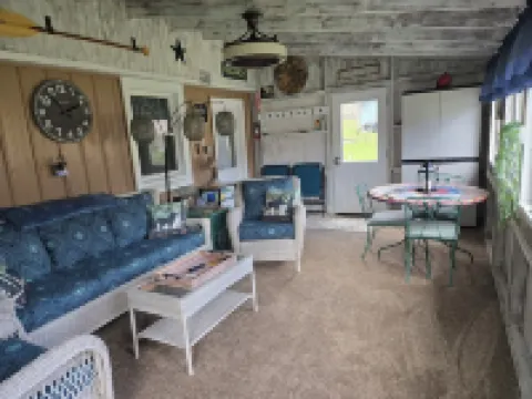 The Riverside Cottage... Charming  2-bedroom cottage on the Mohican River