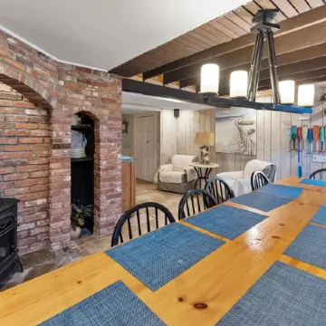 Ocean view spacious 5-bedroom Cape Cod style house with roof deck, AC, WiFi. Отели рядом с достопримечательностью «Plymouth Mayflower»