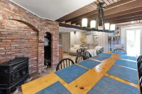 Ocean view spacious 5-bedroom Cape Cod style house with roof deck, AC, WiFi.