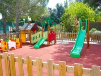 Cozy holiday home 7p in holiday park with large swimming pool in Arles, wifi, air conditioning