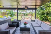 The Family Fun Zone! Large Backyard, Hot Tub, Outdoor Shower, & Steps to Beach