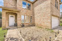 Bright & Charming Entire House in Peaceful Neighborhood