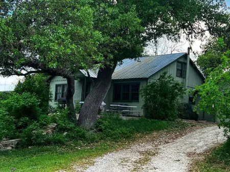 FarmHouse on the Creek near Parks & Winery