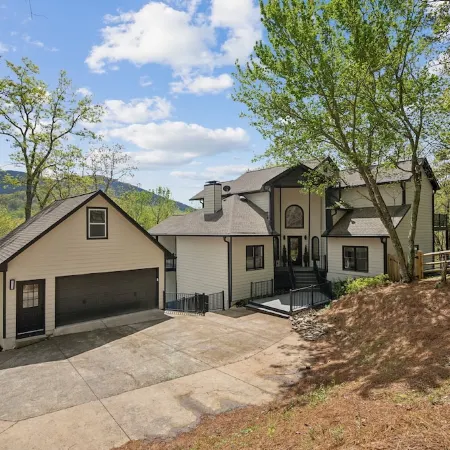 Dream Home in Jasper – 5 bedroom Stunner with Space & Style