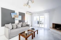 Elegant Coastal Haven Fully Renovated 3-Bedroom Apartment