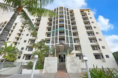 Zen at Arkaba 3Br Luxury Waterfront Apt Pool + BBQ