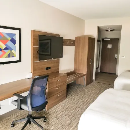 Holiday Inn Express & Suites CHARLOTTE NE - UNIVERSITY AREA by IHG