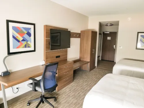 Holiday Inn Express & Suites Charlotte NE - University Area