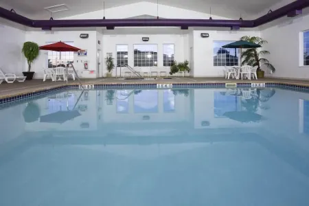 GrandStay Hotel & Suites Becker Отели в г. Шерберн