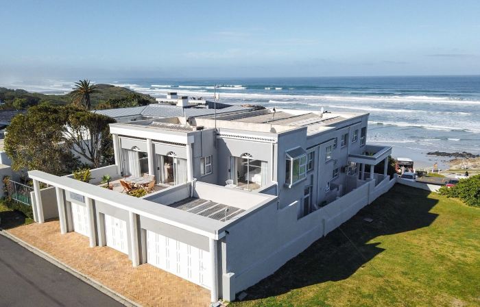 Hermanus Beachfront Lodge