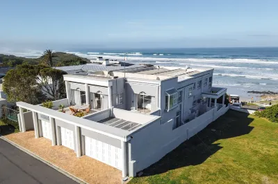 Hermanus Beachfront Lodge - Solar Power Отели рядом с достопримечательностью «Grotto Beach»