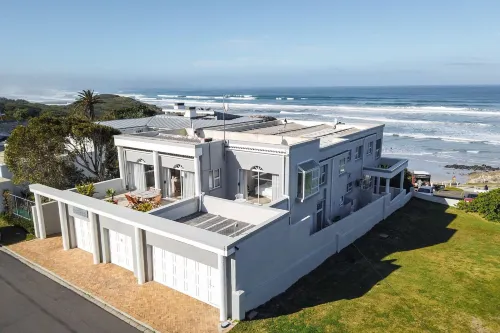 Hermanus Beachfront Lodge