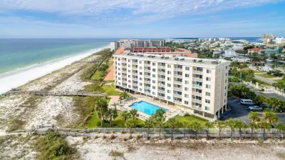 Destin on the Gulf 407 2 Bedroom Condo by RedAwning Hotels near Harbor Blvd