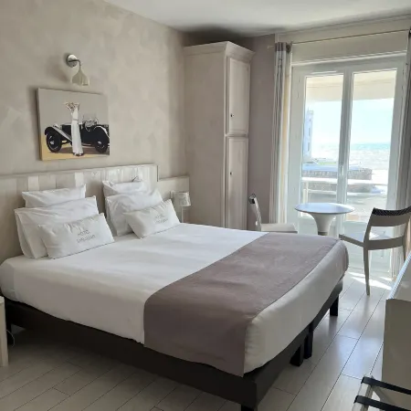 Hôtel the Originals Miramar, Royan Pontaillac Отели рядом с достопримечательностью «Парк Пале Де конгре»