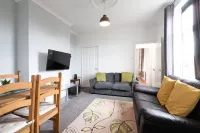 Spacious 4Br, Parking, Near Centre, Accommodates 7 - 4-Sterne