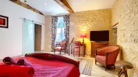 Gites Jardin-Darcy - Piscine au SEL Hotels in Réaux-sur-Trèfle
