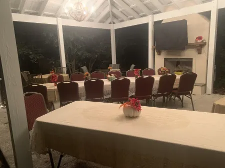 Guest House at Shepard Park - Park setting on private grounds