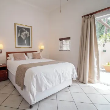 Broadway Guesthouse Отели рядом с достопримечательностью «Торговый центр N1 City»