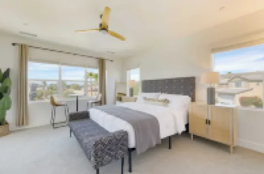 Lakefront w Private Pool Great for Festival Season Lago Luxe by AvantStay