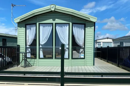 Beachside Lodge - Sleeps 6 - Pets ok - Plus Parking
