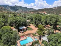 Town-N-Country Cottages Hotels in Manitou Springs