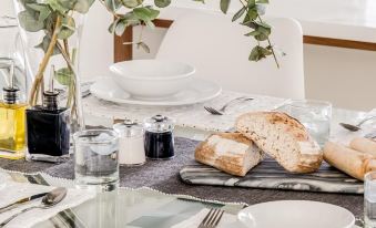 Villa Bleu Blanc in Camps Bay With Pool and Views