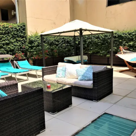 Sorrento Apartments One Отели рядом с достопримечательностью «Пляж Леонеллис»