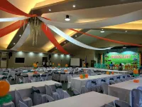 Seasons Hotel and Convention Center