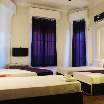Mesho Inn Hostel Hotels near Sequoia