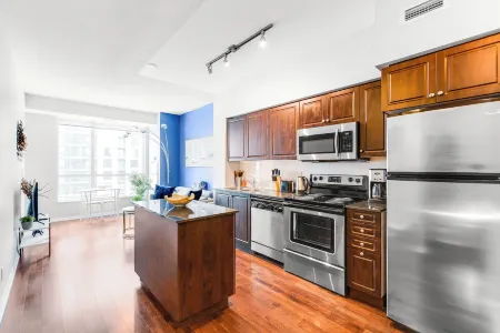 AOC Suites - Luxury Condo - City View Отели рядом с достопримечательностью «Вудбин Бич»