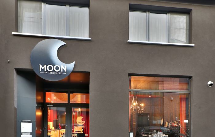 Hotel Moon