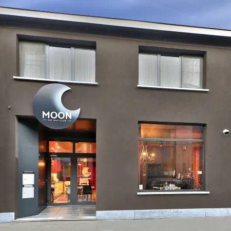 Hotel Moon