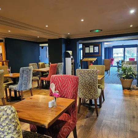 The Queens Hotel & Victoria Cloisters Apartments