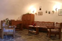 Maleatis Apollo Guesthouse Hotels in Sampatiki