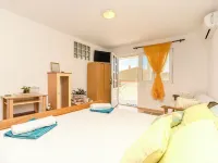 Apartments Mila Hotels in Tribunj