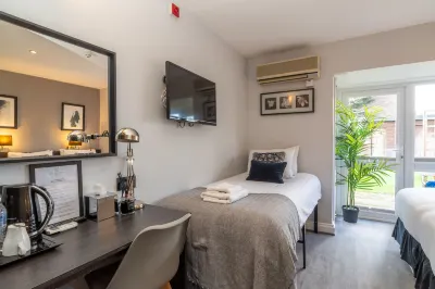 Croft Court Hotel Hotels near Finchley