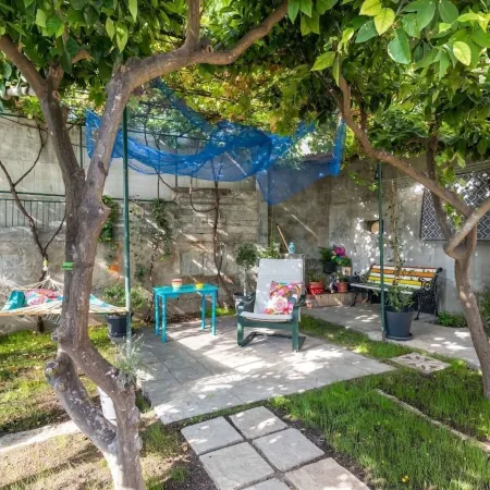 Sleeps 8 Pet Friendly Garden & Roof Terrace