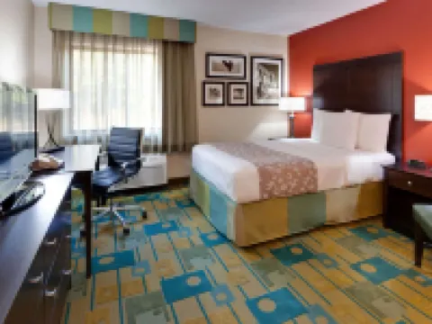 普拉茨堡拉昆塔温德姆套房酒店 克林頓縣酒店