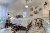Pangea House Hotel dekat Thousand Islands Playhouse