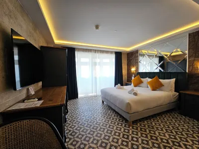 Balcony Hotel