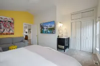 Pine Street Loft – Steps from Old Town Square! - balcony
