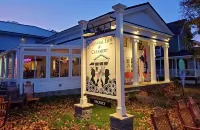 The Colonial Inn & Creamery Hotels in Reading
