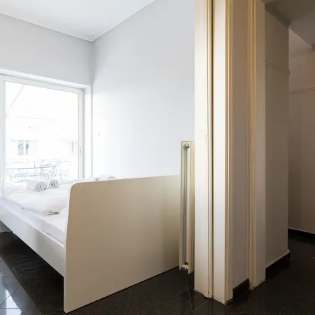 An Adorable Apartment in Athens Отели в г. Неа Смирна