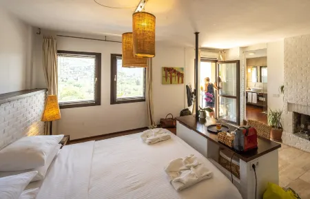 4Reasons Hotel + Bistro | 12+