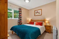 St Helens Apartment 2 - Short Walk to Beach Hotels in Amroth