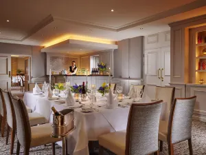 Hodson Bay Hotel