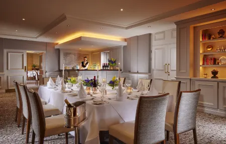 Hodson Bay Hotel