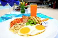 The Beach(formerly Breakas Beach Resort) - Desayuno