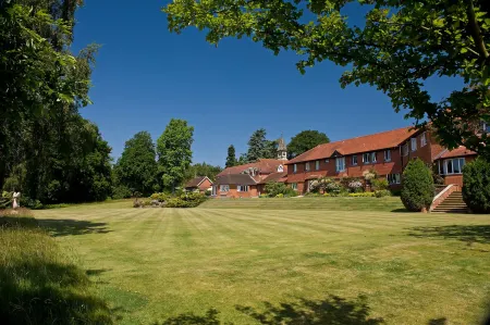 Roffey Park Venue Отели в г. Слинфолд