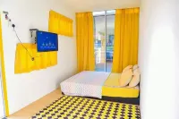 Yellow Cube at Lumut Cube Homestay Kontena